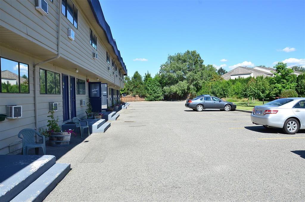 Canadas Best Value Inn Келоуна Екстер'єр фото