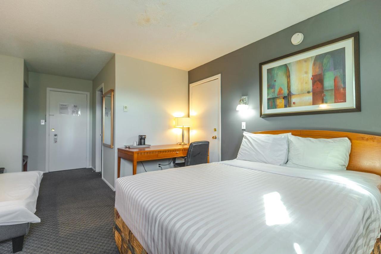 Canadas Best Value Inn Келоуна Екстер'єр фото