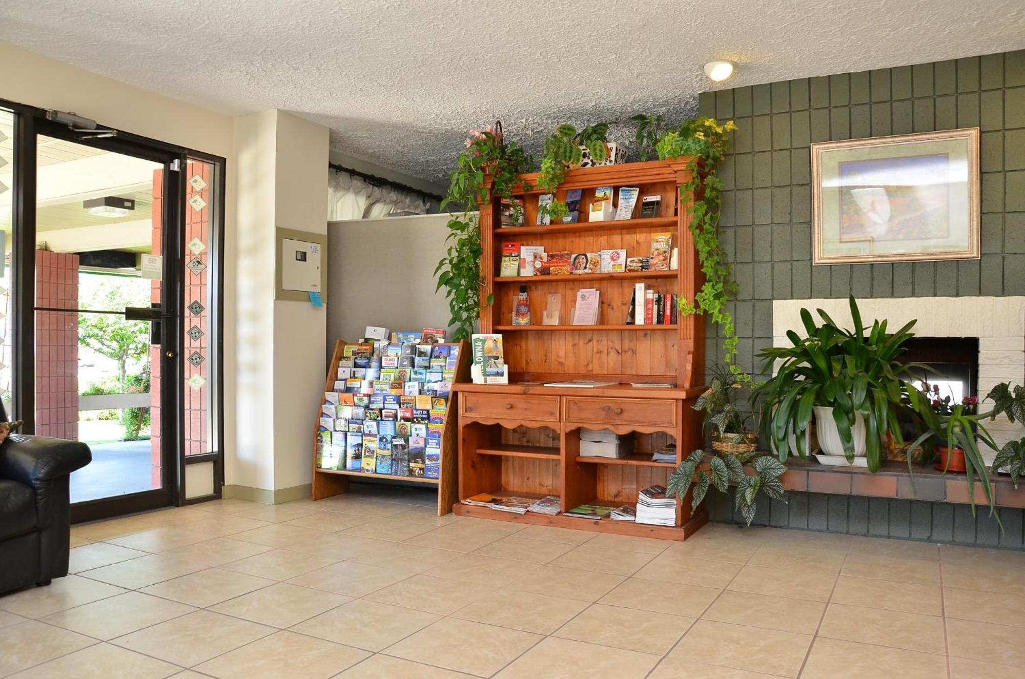 Canadas Best Value Inn Келоуна Екстер'єр фото