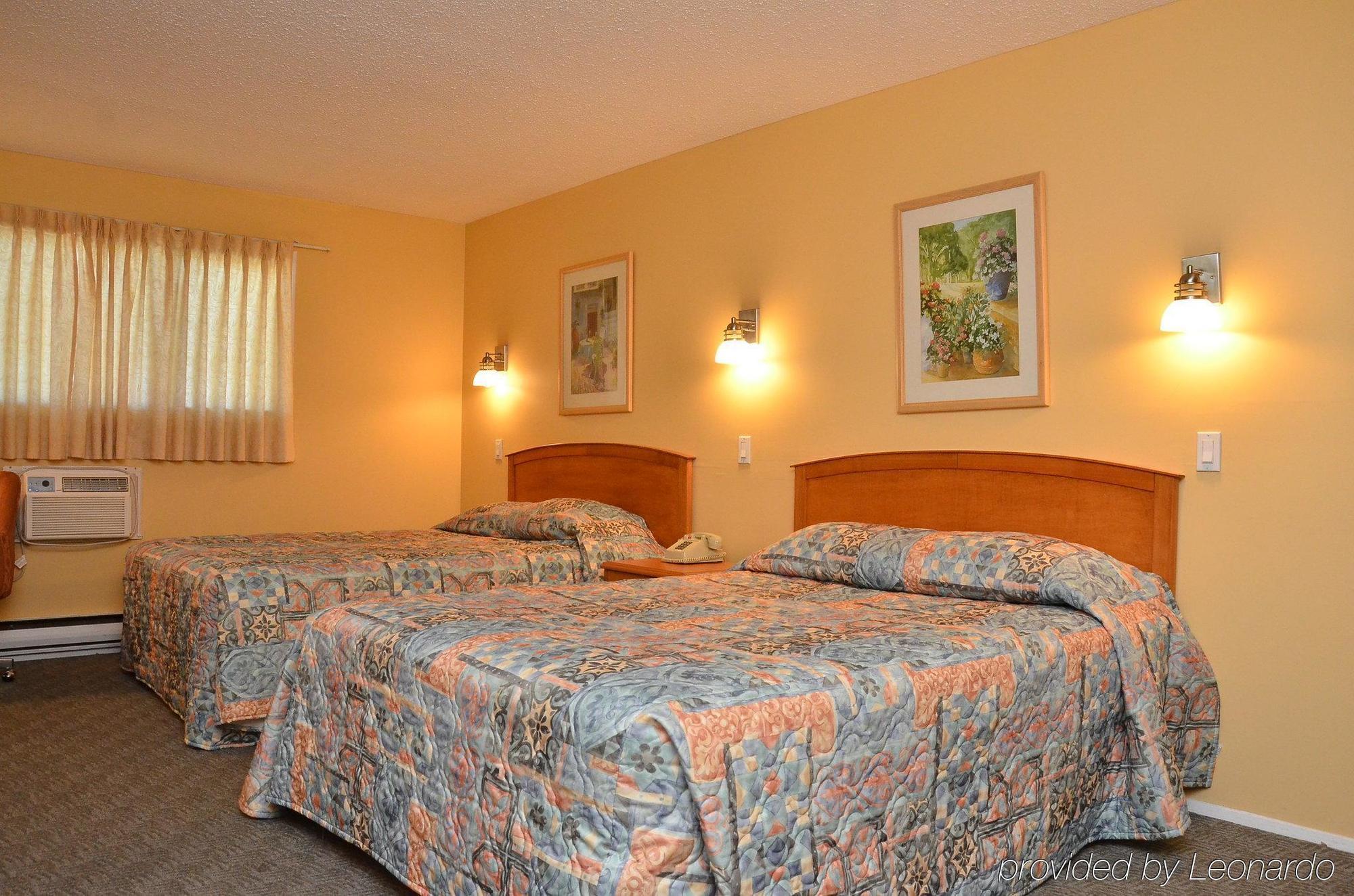 Canadas Best Value Inn Келоуна Номер фото
