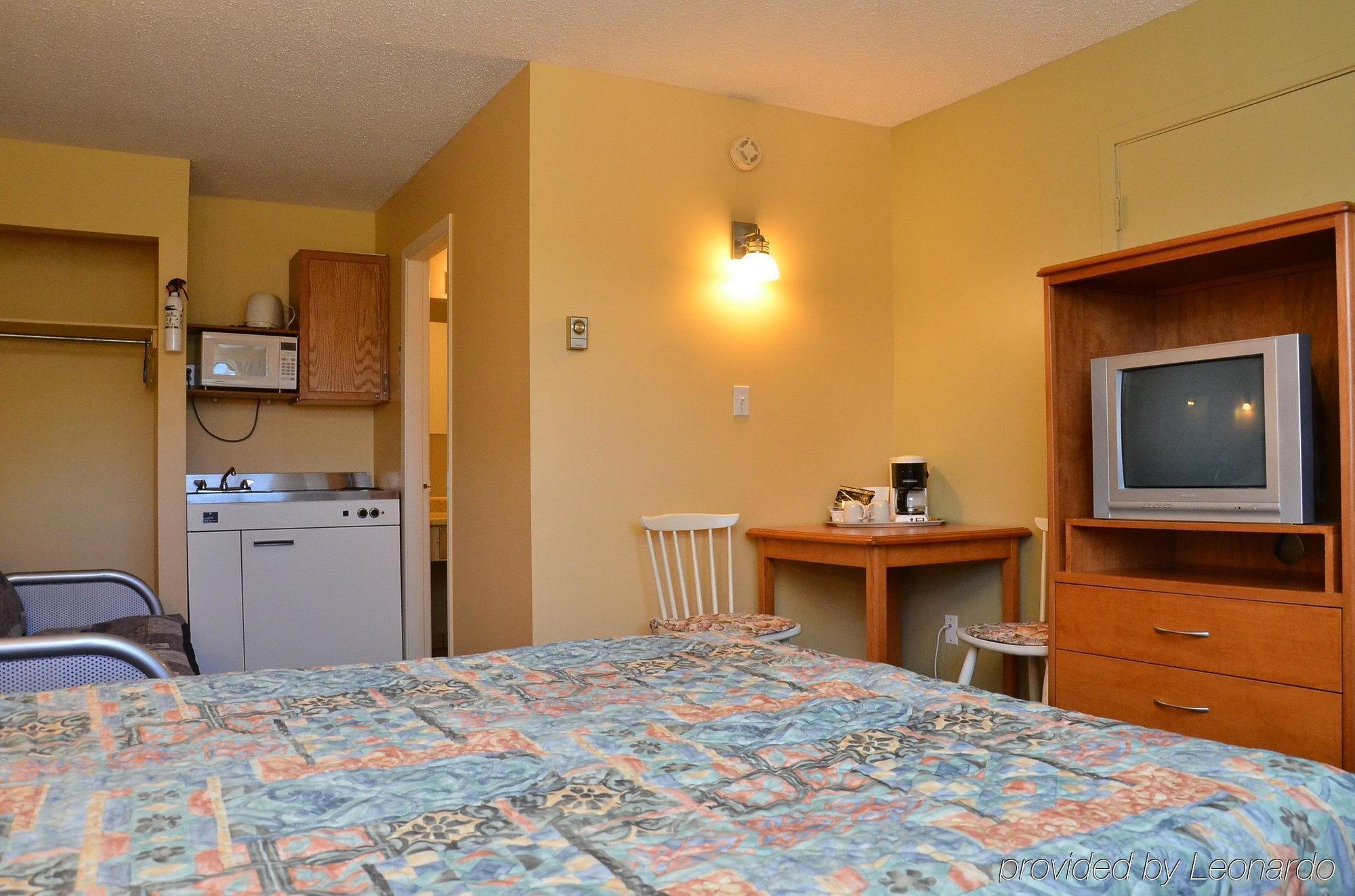 Canadas Best Value Inn Келоуна Екстер'єр фото
