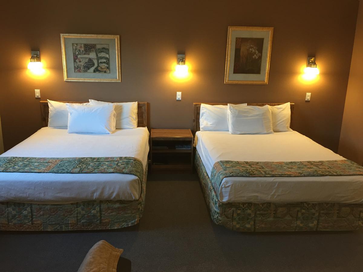 Canadas Best Value Inn Келоуна Екстер'єр фото