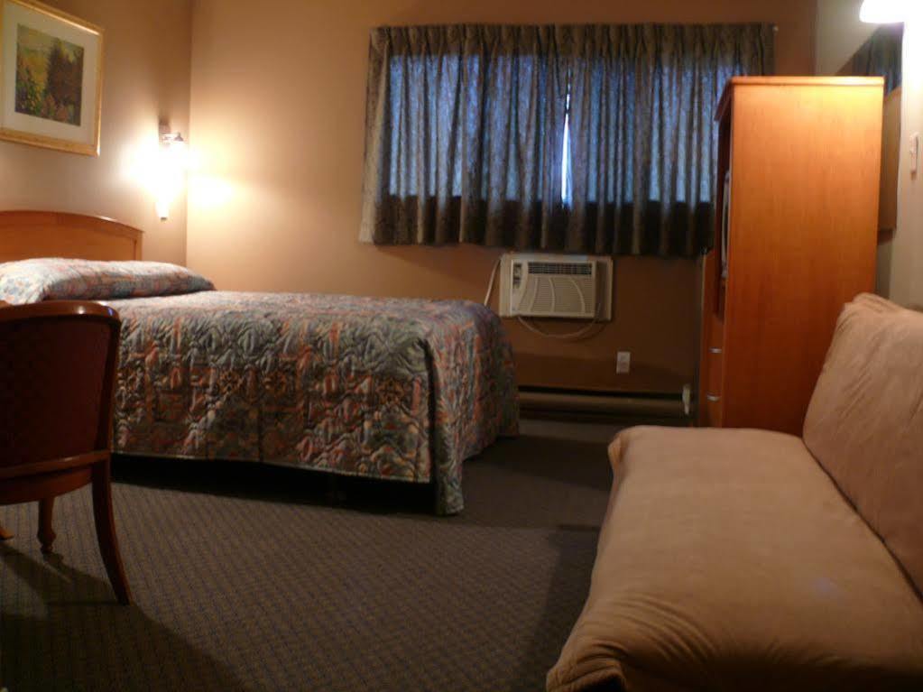 Canadas Best Value Inn Келоуна Екстер'єр фото