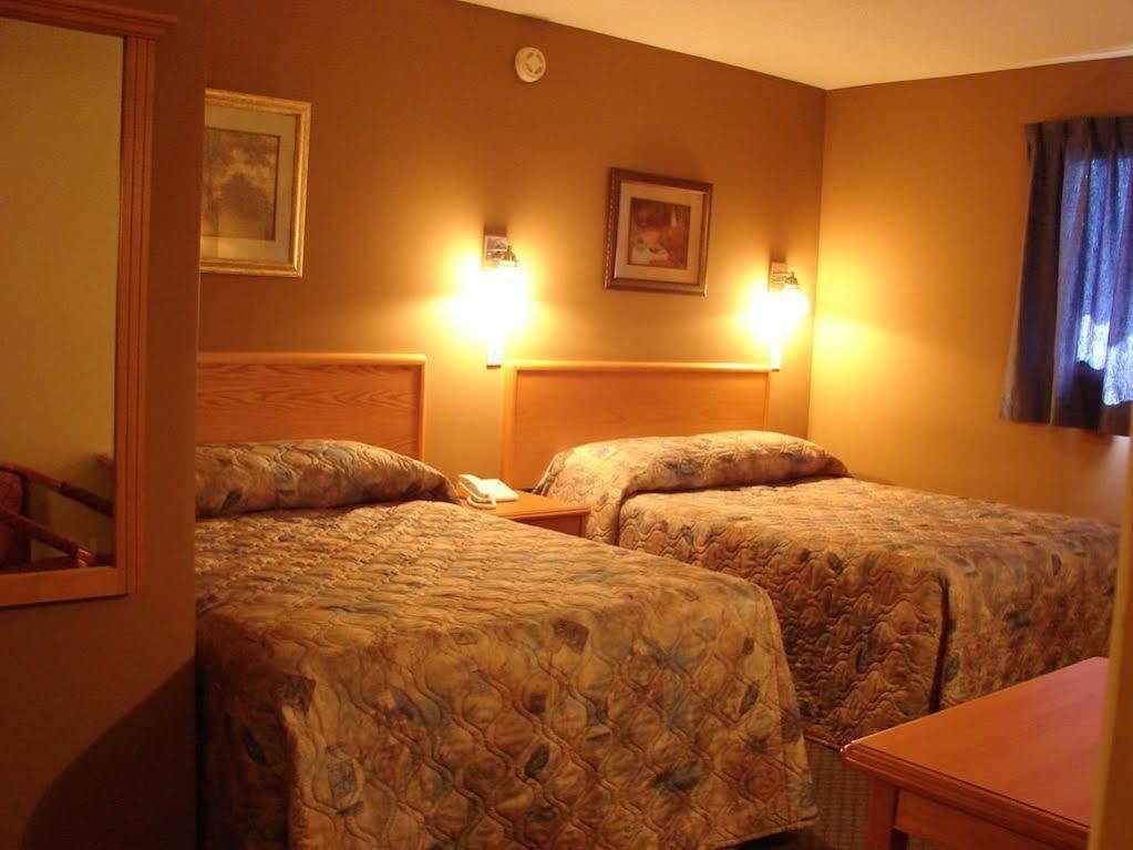 Canadas Best Value Inn Келоуна Екстер'єр фото