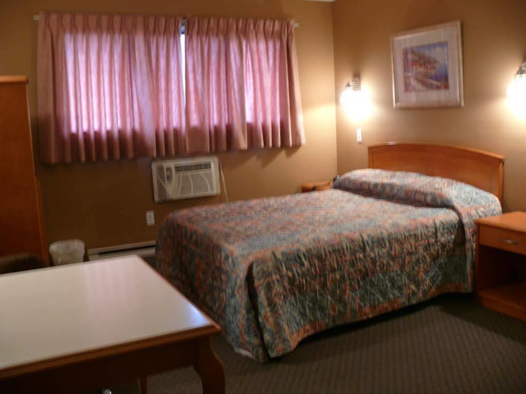 Canadas Best Value Inn Келоуна Екстер'єр фото