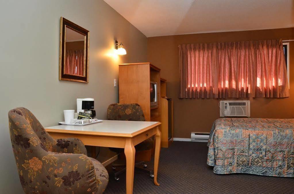 Canadas Best Value Inn Келоуна Екстер'єр фото