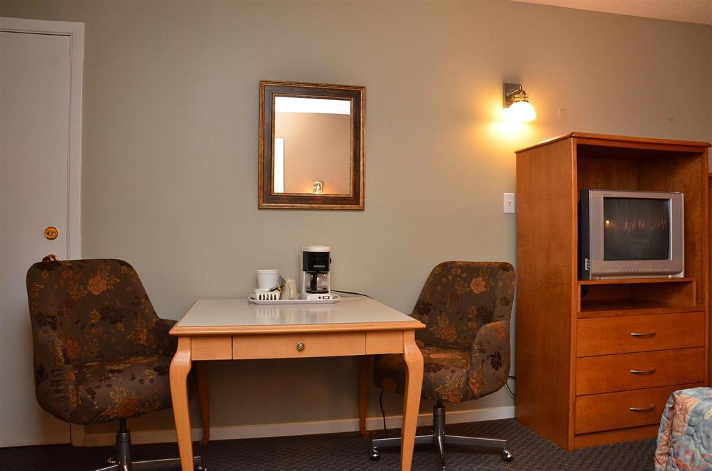 Canadas Best Value Inn Келоуна Номер фото